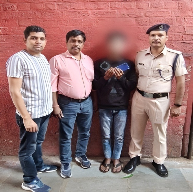 खड़गपुर चोरी के मोबाइल के साथ युवक गिरफ्तार खड़गपुर चोरी के मोबाइल के साथ युवक गिरफ्तार