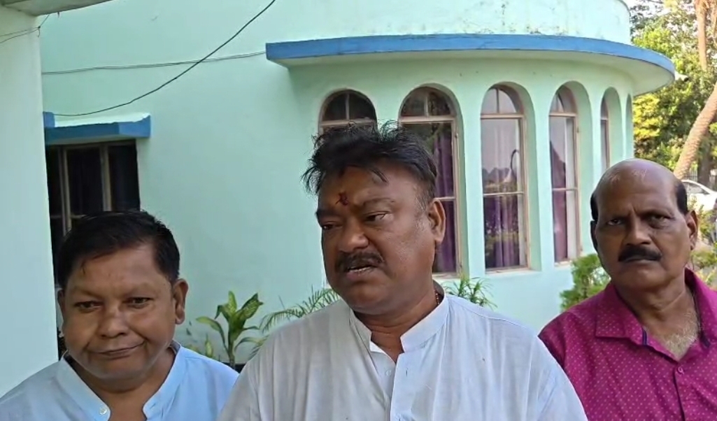 मडिया से बातचीत करते मंत्री बेचाराम मान्ना मडिया से बातचीत करते मंत्री बेचाराम मान्ना