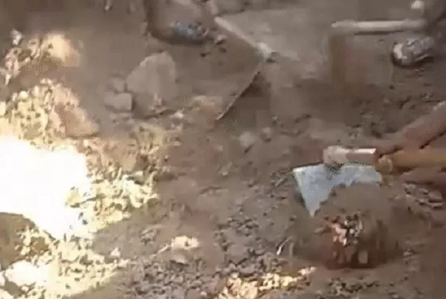 टीला ढहने छह लोग मिट्टी में दबे टीला ढहने छह लोग मिट्टी में दबे