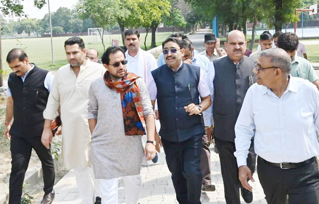 सोनीपत: हरियाणा विधानसभा की समिति सदस्य खेल विश्वविद्यालय का निरीक्षण करते हुए सोनीपत: हरियाणा विधानसभा की समिति सदस्य खेल विश्वविद्यालय का निरीक्षण करते हुए
