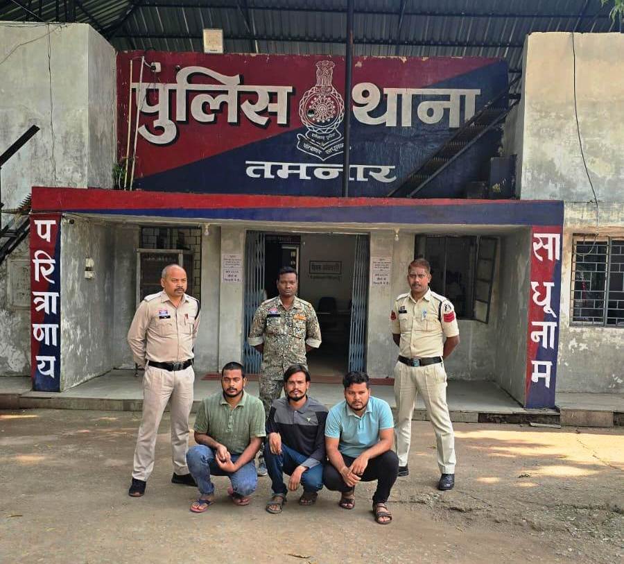 पुलिस के गिरफ्त में आरोपी पुलिस के गिरफ्त में आरोपी
