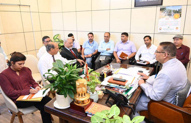 सोमवार को कैंप कार्यालय में सैनिक कल्याण मंत्री गणेश जोशी सैनिक कल्याण विभाग के अधिकारियों के साथ उत्तराखंड के पंचम धाम सैन्य धाम के निर्माण कार्यों की समीक्षा बैठक करते। सोमवार को कैंप कार्यालय में सैनिक कल्याण मंत्री गणेश जोशी सैनिक कल्याण विभाग के अधिकारियों के साथ उत्तराखंड के पंचम धाम सैन्य धाम के निर्माण कार्यों की समीक्षा बैठक करते।
