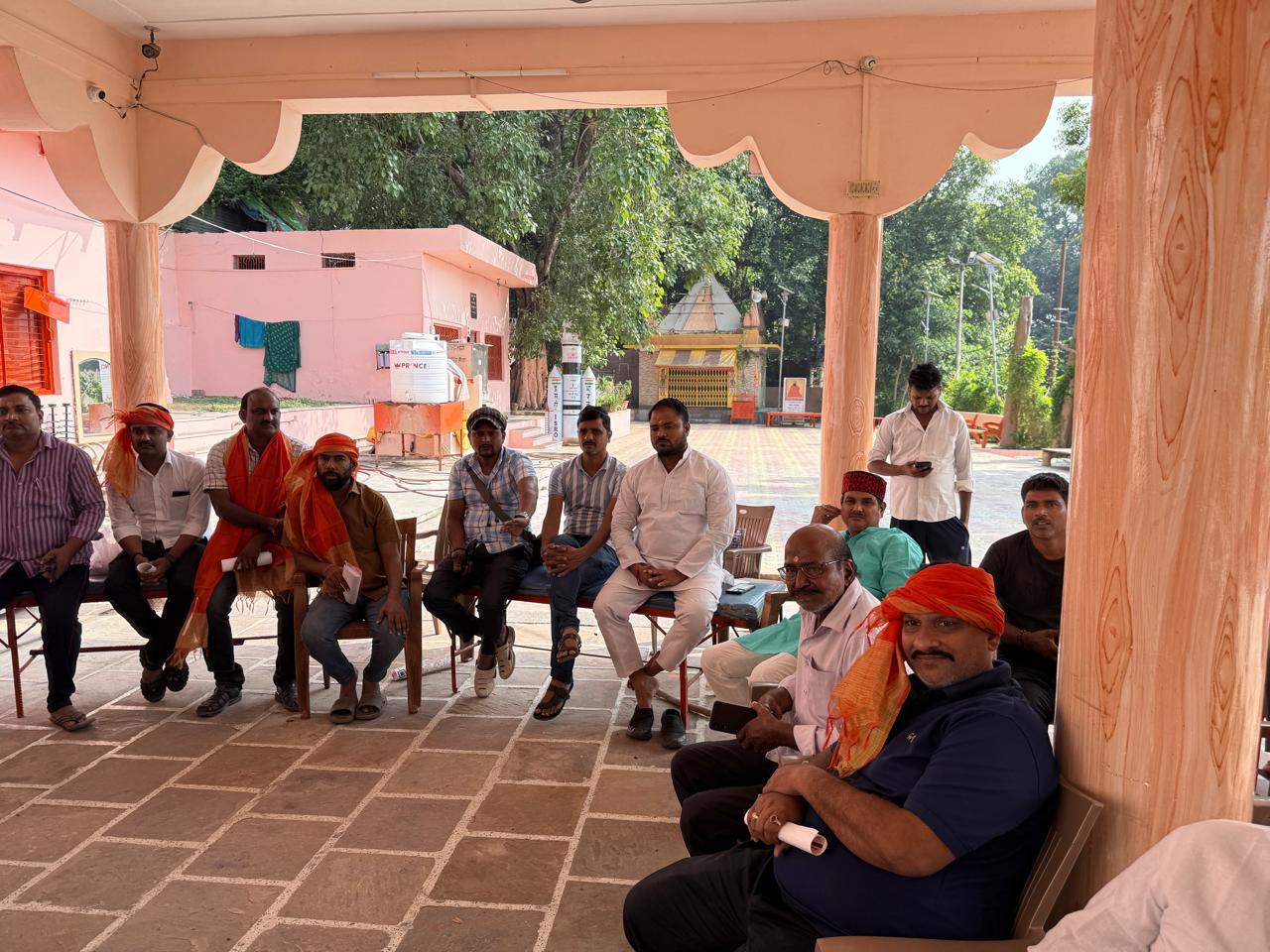 गोवर्धन पूजा समिति की बैठक गोवर्धन पूजा समिति की बैठक