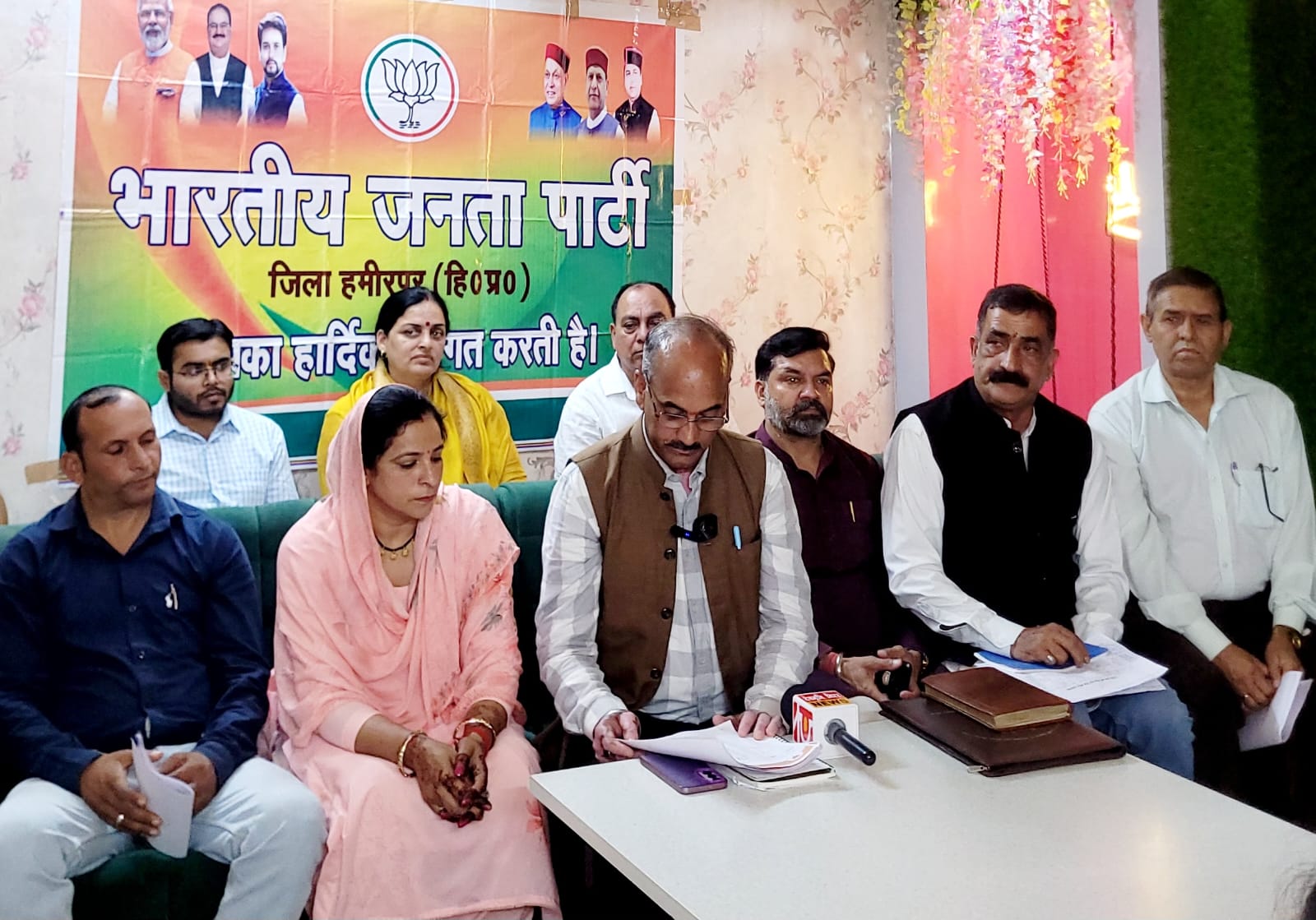 पत्रकारों के साथ एक प्रेस वार्ता में विभिन्न मोर्चों की जिला टीमों और उनके मंडल अध्यक्षों की घोषणा की पत्रकारों के साथ एक प्रेस वार्ता में विभिन्न मोर्चों की जिला टीमों और उनके मंडल अध्यक्षों की घोषणा की
