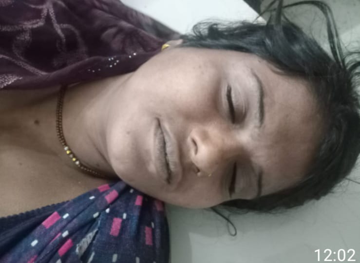 घर में साड़ी का फंदा लगाकर की खुदकुशी, जांच शुरु घर में साड़ी का फंदा लगाकर की खुदकुशी, जांच शुरु