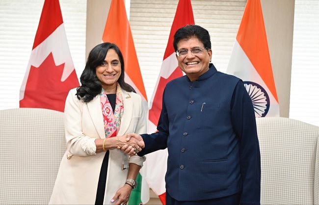 कनाडा के विदेश मंत्री अनीता आनंद से मुलाकात करते पीयूष गोयल कनाडा के विदेश मंत्री अनीता आनंद से मुलाकात करते पीयूष गोयल