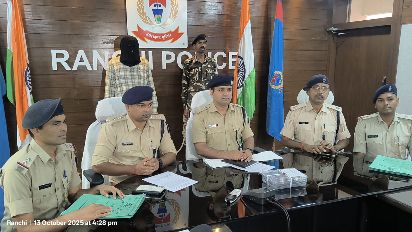 प्रेस वार्ता की तस्वीर