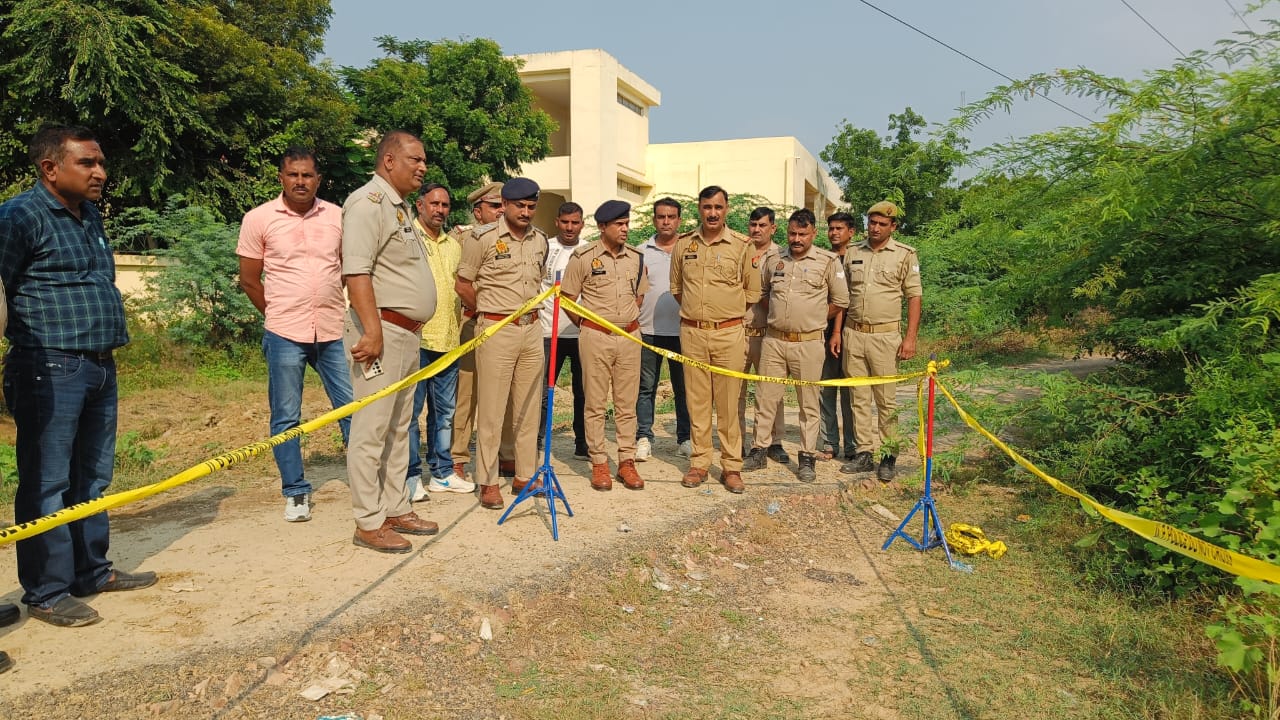 मौके पर पुलिस मौके पर पुलिस