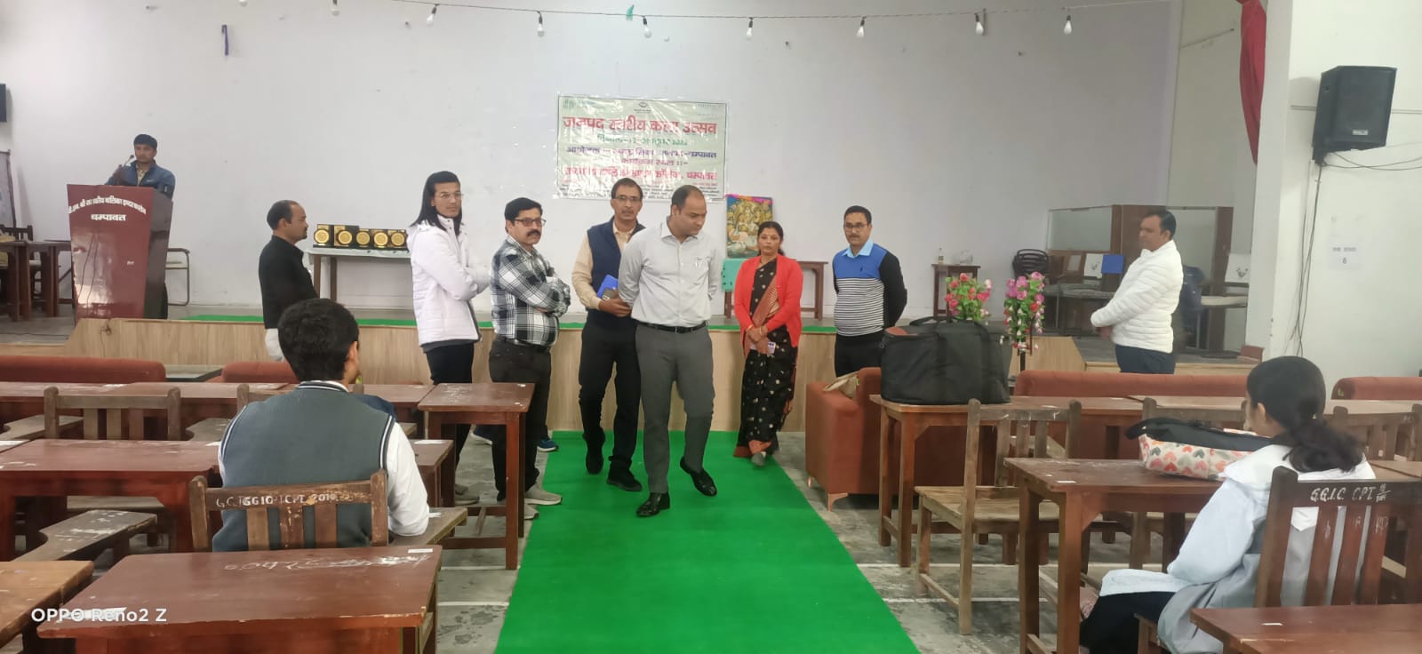 जीआईसी में निरीक्षण के दौरान जिलाधिकारी जीआईसी में निरीक्षण के दौरान जिलाधिकारी