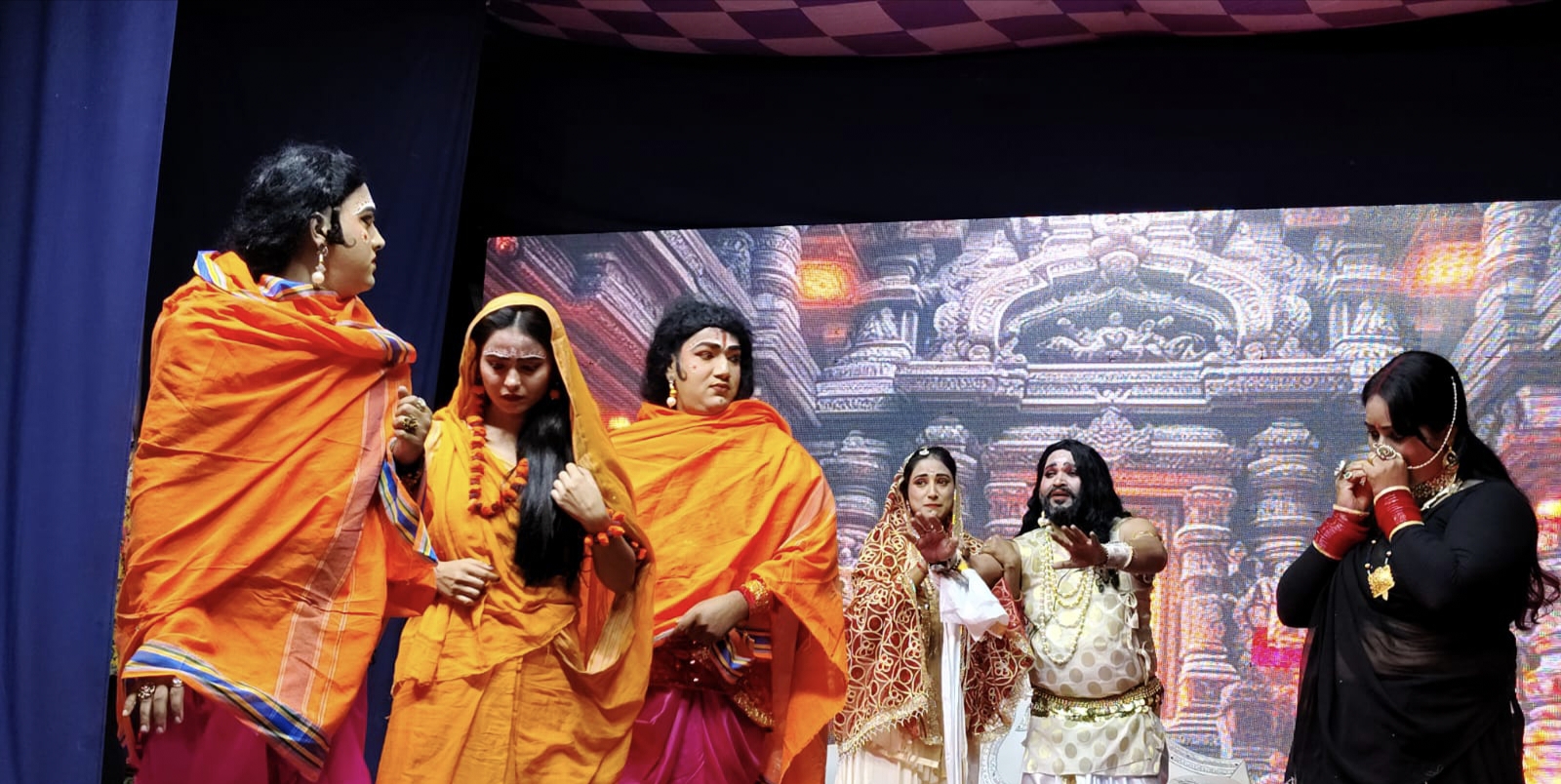 राम वनगमन प्रसंग का भावपूर्ण मंचन।