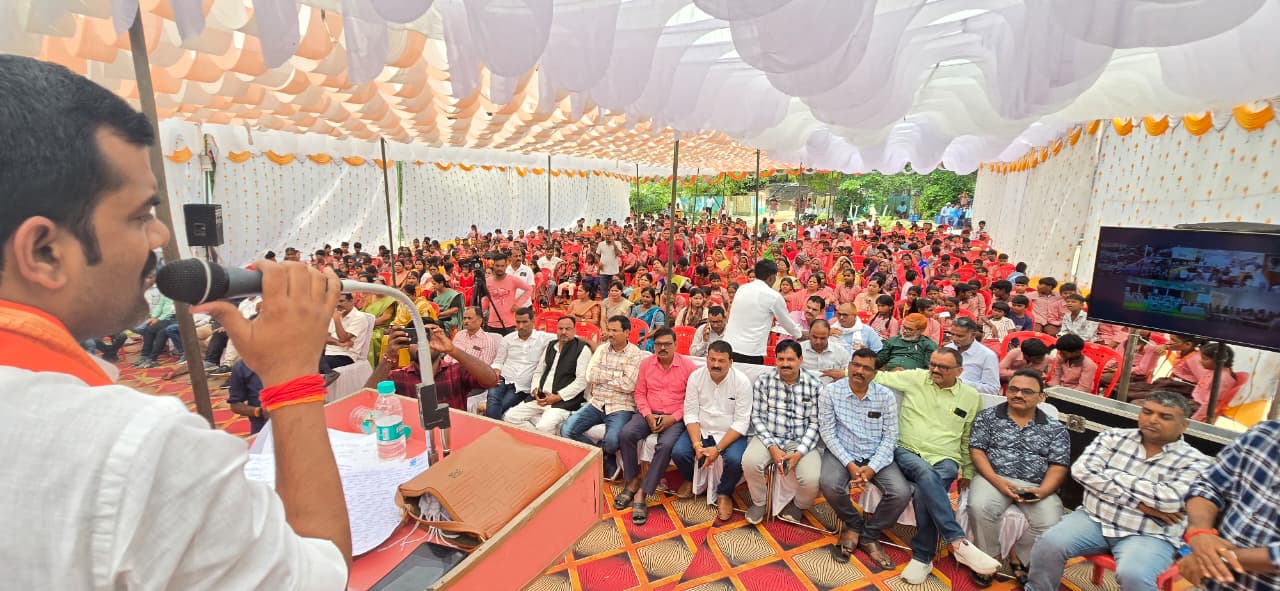 विकसित भारत बिल्डाथॉन कार्यक्रम में उपस्थित मुख्य अतिथि सुनील यादव छात्रों को संबोधित करते हुए विकसित भारत बिल्डाथॉन कार्यक्रम में उपस्थित मुख्य अतिथि सुनील यादव छात्रों को संबोधित करते हुए
