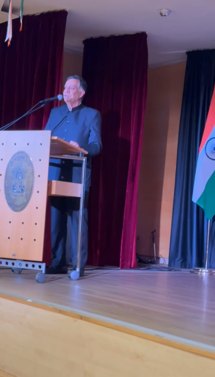सतीश महाना संबोधित करते हुए