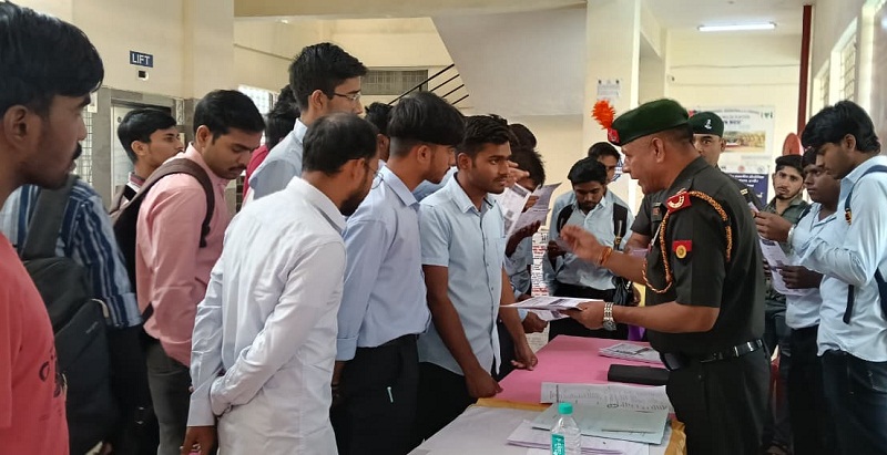 इंदौरः रोजगार मेले में 162 युवाओं को प्रतिष्ठित कंपनियों में मिला रोजगार इंदौरः रोजगार मेले में 162 युवाओं को प्रतिष्ठित कंपनियों में मिला रोजगार