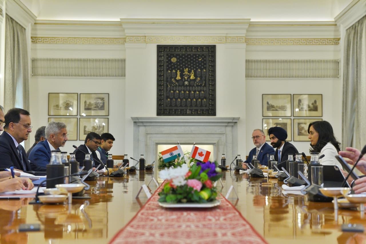 द्विपक्षीय वार्ता करते भारत-कनाडा के विदेश मंत्री द्विपक्षीय वार्ता करते भारत-कनाडा के विदेश मंत्री