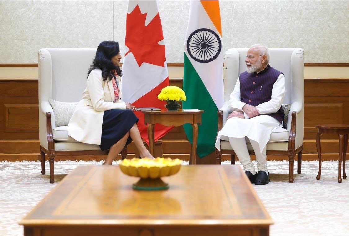 प्रधानमंत्री नरेन्द्र मोदी और कनाडा की विदेश मंत्री अनीता आनंद सोमवार को मुलाकात के दौरान प्रधानमंत्री नरेन्द्र मोदी और कनाडा की विदेश मंत्री अनीता आनंद सोमवार को मुलाकात के दौरान