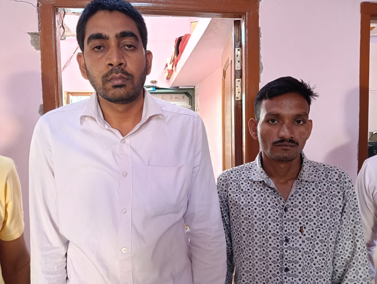 बैंक शाखा प्रबंधक और दलाल 45 हजार रुपये की रिश्वत लेते गिरफ्तार बैंक शाखा प्रबंधक और दलाल 45 हजार रुपये की रिश्वत लेते गिरफ्तार