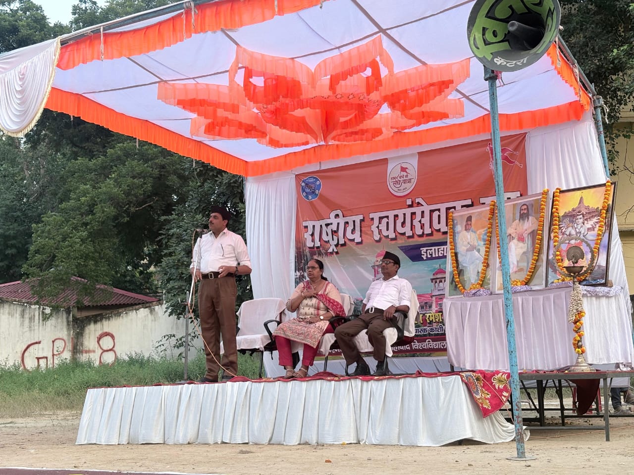 इलाहाबाद विश्वविद्यालय से निकला आरएसएस का भव्य पथ संचलन का छाया चित्र इलाहाबाद विश्वविद्यालय से निकला आरएसएस का भव्य पथ संचलन का छाया चित्र