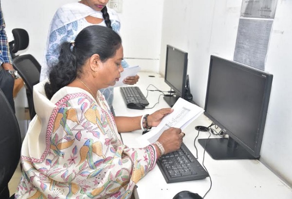 भोपाल महापौर मालती राय को ‘‘महापौर हेल्प लाईन’’ पर मिलीं 1538 शिकायतें भोपाल महापौर मालती राय को ‘‘महापौर हेल्प लाईन’’ पर मिलीं 1538 शिकायतें