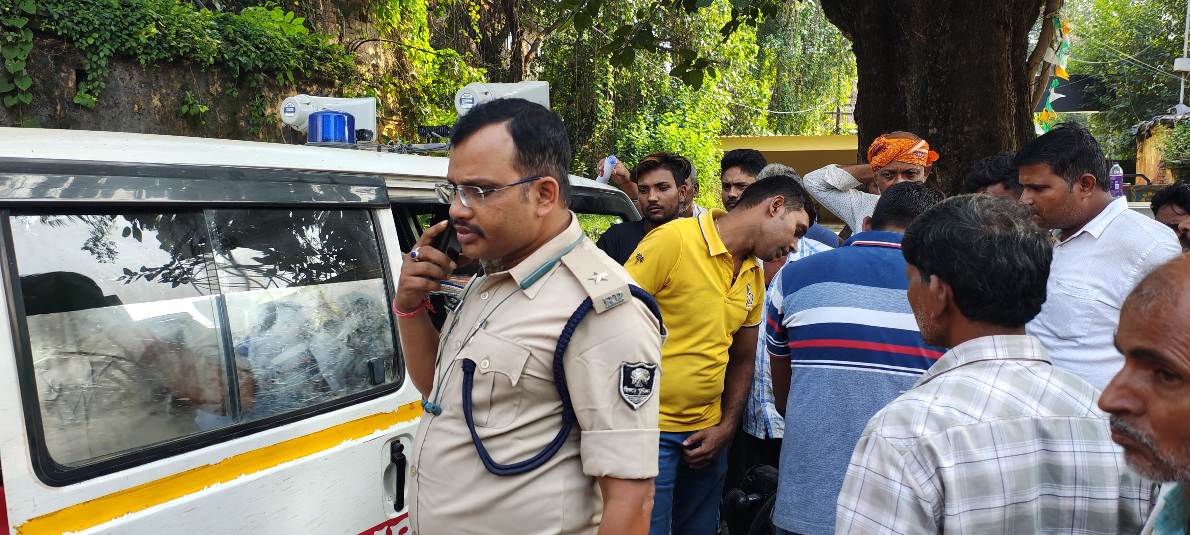 जांच करती पुलिस जांच करती पुलिस