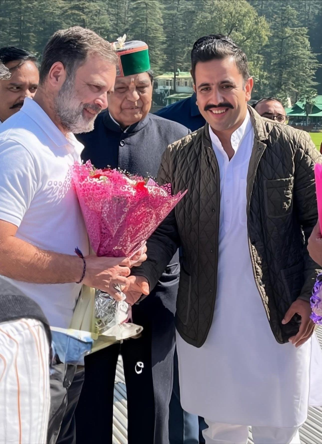 राहुल गांधी का शिमला में स्वागत करते विक्रमादित्य राहुल गांधी का शिमला में स्वागत करते विक्रमादित्य