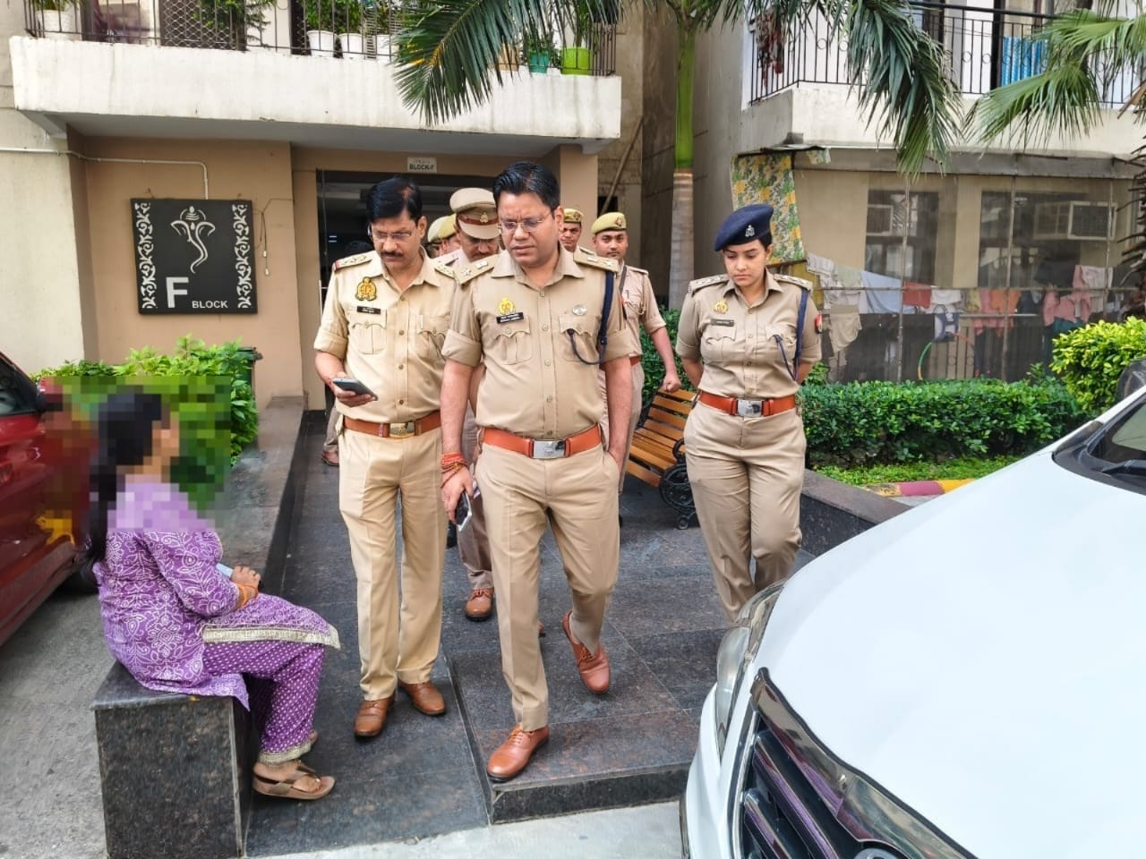 पुलिस टीम पुलिस टीम