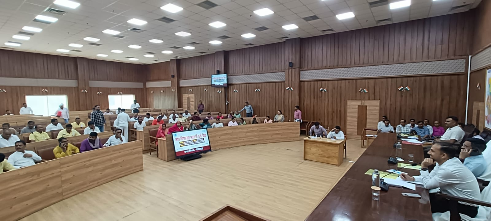 *महापौर डॉ. मंगलेश श्रीवास्तव की अध्यक्षता में कई अहम प्रस्ताव पारित* *महापौर डॉ. मंगलेश श्रीवास्तव की अध्यक्षता में कई अहम प्रस्ताव पारित*