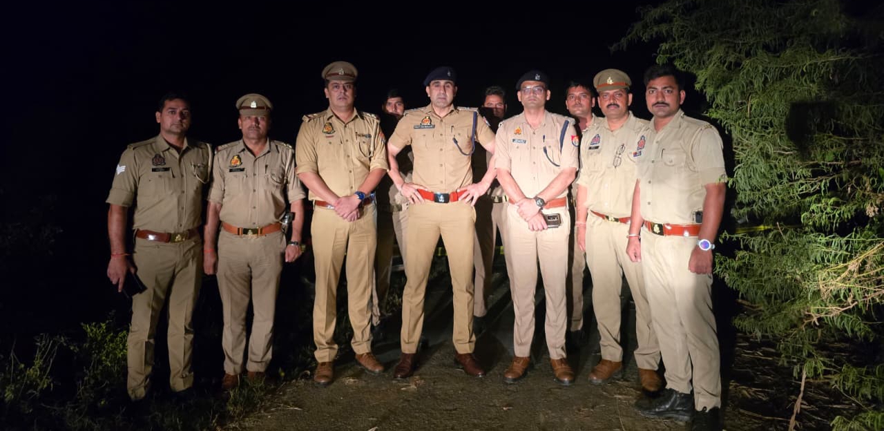 मौके पर पुलिस मौके पर पुलिस