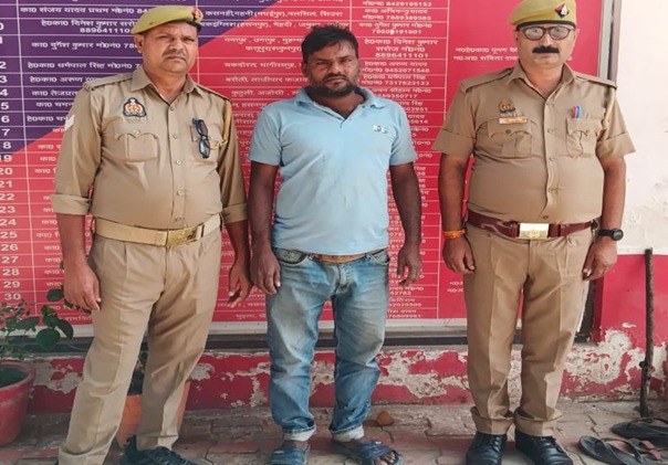 गिरफ्तार आरोपित पुलिस अभिरक्षा में गिरफ्तार आरोपित पुलिस अभिरक्षा में