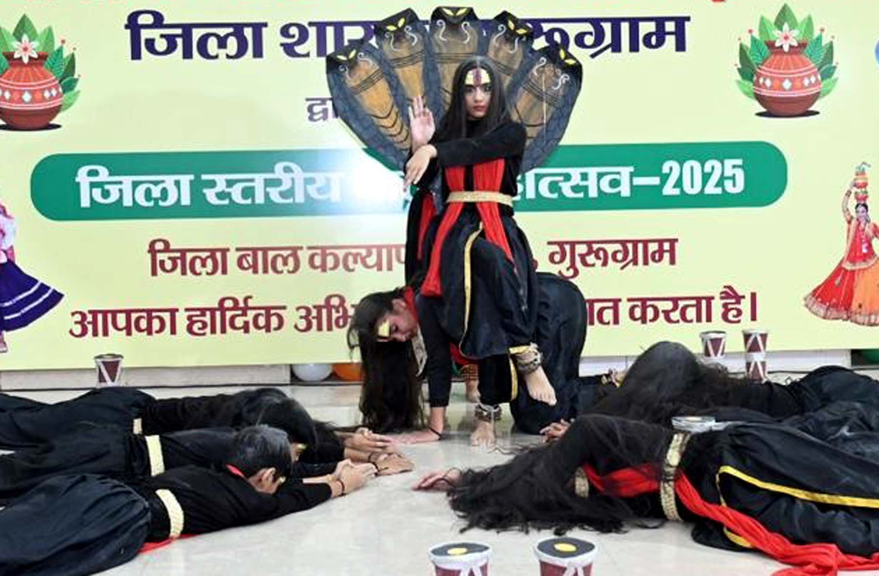 गुरुग्राम में जिला स्तरीय बाल महोत्सव-2025 के पहले दिन सांस्कृतिक कार्यक्रम प्रस्तुत करते स्कूली बच्चे। गुरुग्राम में जिला स्तरीय बाल महोत्सव-2025 के पहले दिन सांस्कृतिक कार्यक्रम प्रस्तुत करते स्कूली बच्चे।