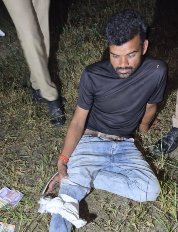 पकड़ा गया आरोपी पकड़ा गया आरोपी