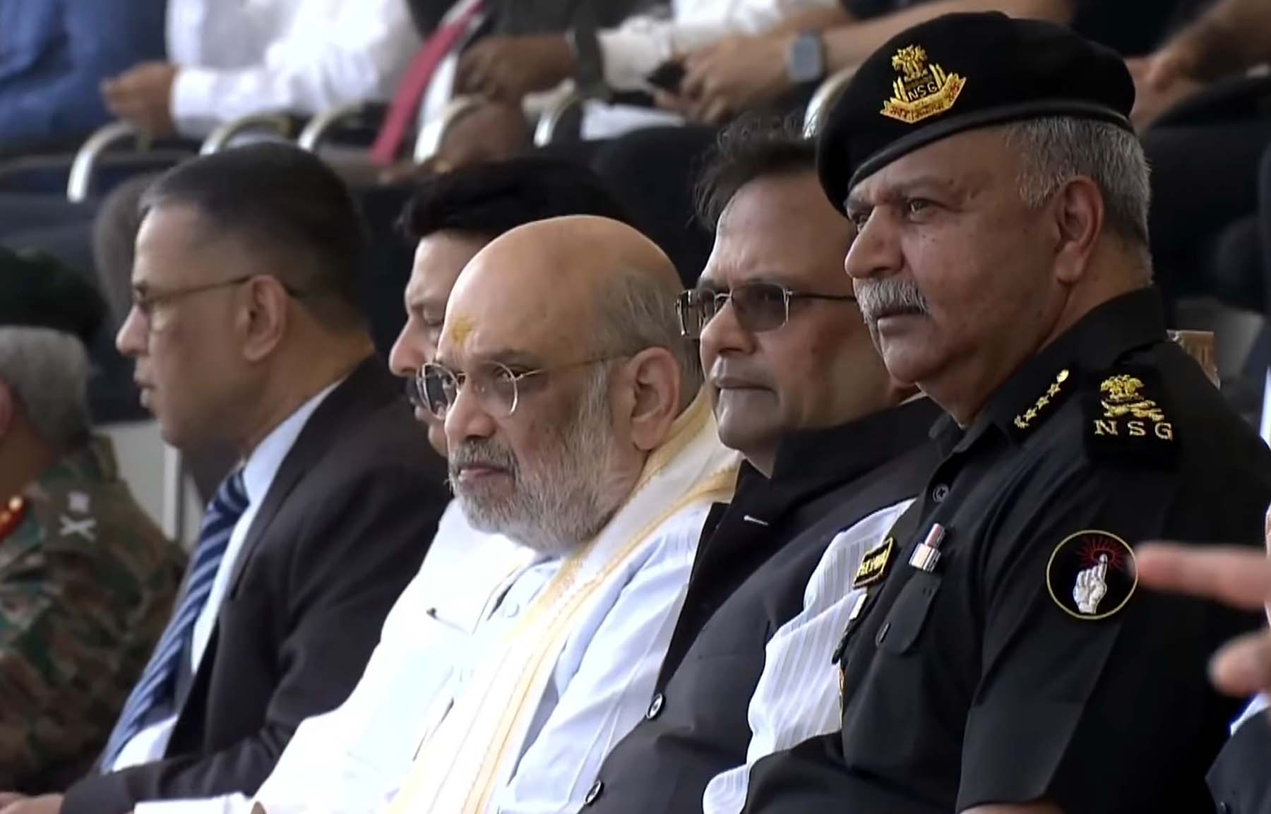 गुरुग्राम के मानेसर स्थित एनएसजी के 41वें स्थापना दिवस समारोह में मंचासीन गृह मंत्री अमित शाह, हरियाणा के कैबिनेट मंत्री राव नरबीर सिंह व एनएसजी के अधिकारी। गुरुग्राम के मानेसर स्थित एनएसजी के 41वें स्थापना दिवस समारोह में मंचासीन गृह मंत्री अमित शाह, हरियाणा के कैबिनेट मंत्री राव नरबीर सिंह व एनएसजी के अधिकारी।