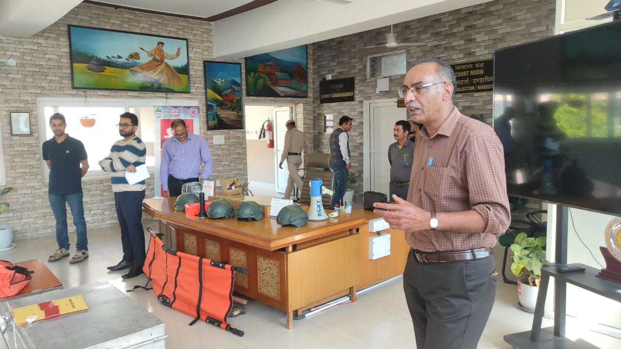 पहले चरण में जिला की दस पंचायतों को दिया आवश्यक सामान पहले चरण में जिला की दस पंचायतों को दिया आवश्यक सामान