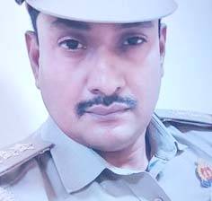 निलंबित थाना प्रभारी कृष्ण कुमार मिश्रा की फ़ाइल फोटो निलंबित थाना प्रभारी कृष्ण कुमार मिश्रा की फ़ाइल फोटो