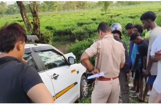 घटनास्थल पर भीड़ घटनास्थल पर भीड़