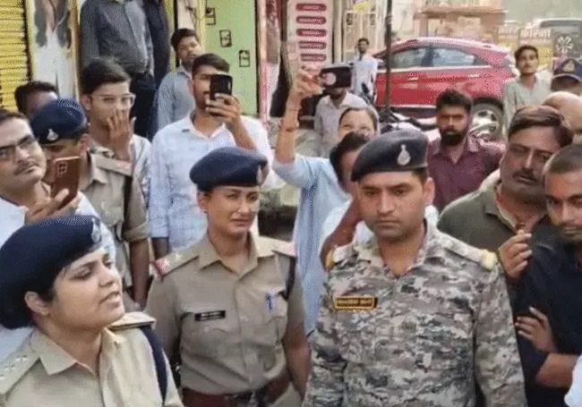 सीएसपी हिना खान ने लगाया 'जय श्रीराम' का जयकारा सीएसपी हिना खान ने लगाया 'जय श्रीराम' का जयकारा