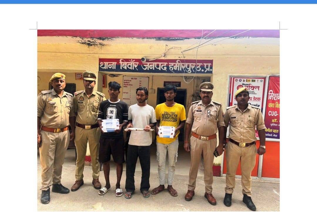 मोटरसाइकिल सवार युवक से लूटपाट करने में तीन लुटेरे गिरफ्तार मोटरसाइकिल सवार युवक से लूटपाट करने में तीन लुटेरे गिरफ्तार