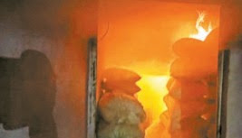 भीषण आग में किराना दुकान और गोदाम जले, 15 लाख का सामान खाक भीषण आग में किराना दुकान और गोदाम जले, 15 लाख का सामान खाक