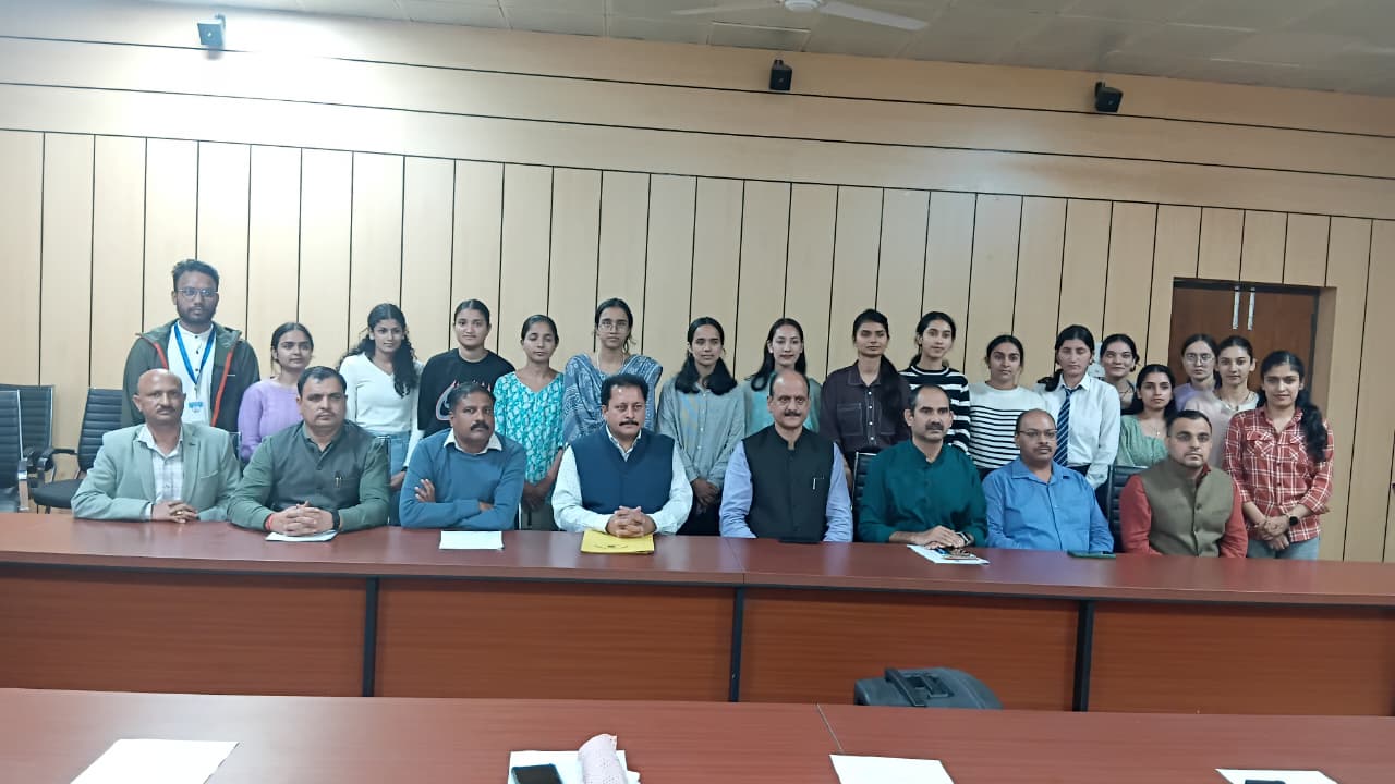 एसपीयू में केंद्रीय छात्र संघ पदाधिकारियों का शपथ ग्रहण समारोह। एसपीयू में केंद्रीय छात्र संघ पदाधिकारियों का शपथ ग्रहण समारोह।