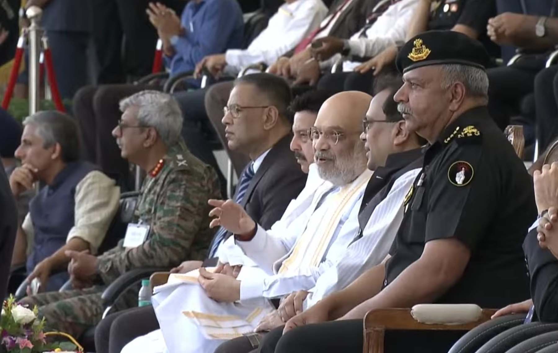 गुरुग्राम के मानेसर स्थित एनएसजी के 41वें स्थापना दिवस समारोह में मंचासीन गृह मंत्री अमित शाह, हरियाणा के कैबिनेट मंत्री राव नरबीर सिंह व एनएसजी के अधिकारी। गुरुग्राम के मानेसर स्थित एनएसजी के 41वें स्थापना दिवस समारोह में मंचासीन गृह मंत्री अमित शाह, हरियाणा के कैबिनेट मंत्री राव नरबीर सिंह व एनएसजी के अधिकारी।