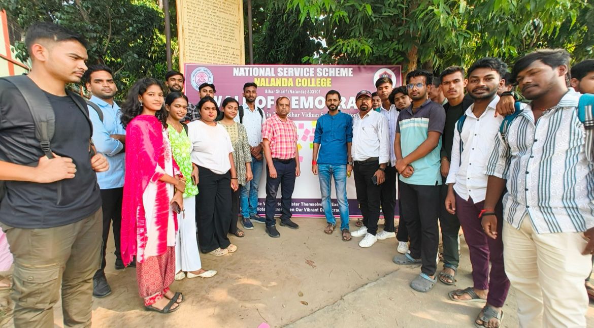 जागरूकता अभियान में शामिल अधिकारी जागरूकता अभियान में शामिल अधिकारी