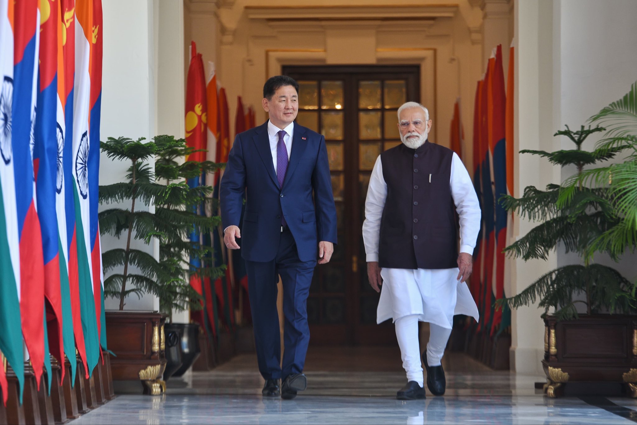 प्रधानमंत्री मोदी और मंगोलिया के राष्ट्रपति हैदराबाद हाउस में प्रधानमंत्री मोदी और मंगोलिया के राष्ट्रपति हैदराबाद हाउस में