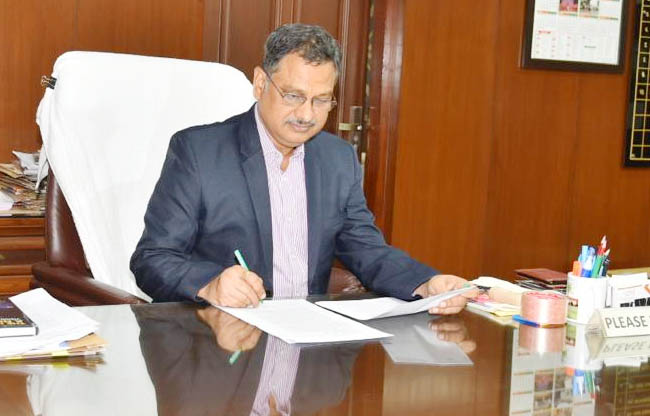 सोनीपत: दीनबंधु छोटू राम विज्ञान एवं प्रौद्योगिकी विश्वविद्यालय के कुलगुरु प्रो. प्रकाश सिंह जानकारी देते हुए सोनीपत: दीनबंधु छोटू राम विज्ञान एवं प्रौद्योगिकी विश्वविद्यालय के कुलगुरु प्रो. प्रकाश सिंह जानकारी देते हुए