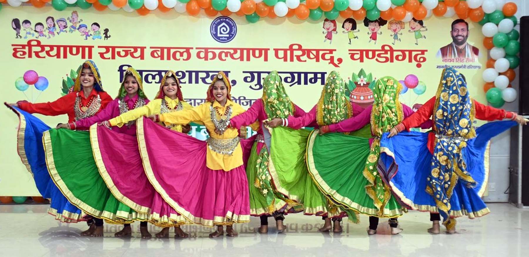 गुरुग्राम में जिला स्तरीय बाल महोत्सव-2025 के पहले दिन सांस्कृतिक कार्यक्रम प्रस्तुत करते स्कूली बच्चे। गुरुग्राम में जिला स्तरीय बाल महोत्सव-2025 के पहले दिन सांस्कृतिक कार्यक्रम प्रस्तुत करते स्कूली बच्चे।