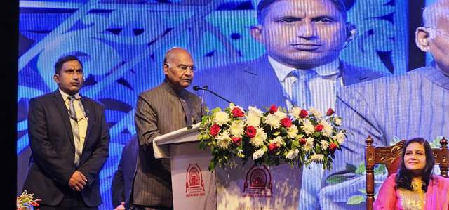 कानपुर के सर पदमपत सिंघानिया एजुकेशन सेंटर में संबोधित करते पूर्व राष्ट्रपति रामनाथ कोविंद कानपुर के सर पदमपत सिंघानिया एजुकेशन सेंटर में संबोधित करते पूर्व राष्ट्रपति रामनाथ कोविंद