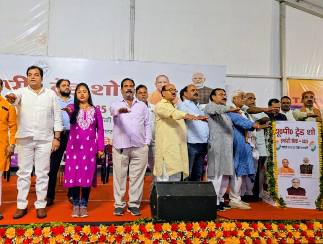 स्वदेशी को अपनाकर आत्मनिर्भर भारत के स्वप्न को बनाएं सशक्त : स्वदेशी को अपनाकर आत्मनिर्भर भारत के स्वप्न को बनाएं सशक्त :