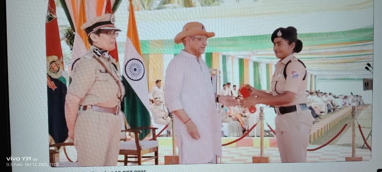 आरपीएफ कर्मी को बहादुरी पदक से नवाजा गया आरपीएफ कर्मी को बहादुरी पदक से नवाजा गया