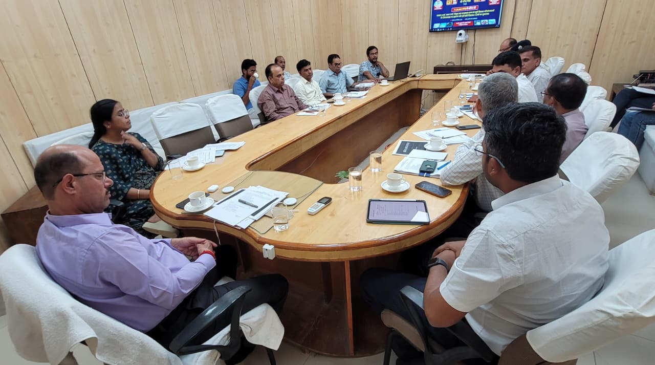 बीकानेर में हाे रहे 100 करोड़ से अधिक राशि से सड़कों से जुड़े कार्य : नवंबर तक डामर से जुड़े समस्त कार्य पूर्ण करने के दिए निर्देश बीकानेर में हाे रहे 100 करोड़ से अधिक राशि से सड़कों से जुड़े कार्य : नवंबर तक डामर से जुड़े समस्त कार्य पूर्ण करने के दिए निर्देश