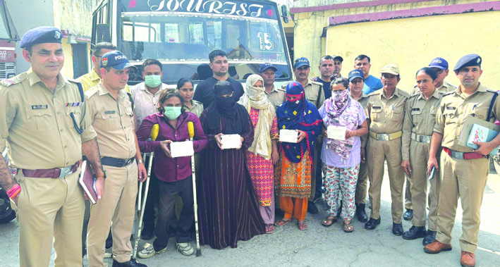 पुलिस गिरफ्त में आरोपित पुलिस गिरफ्त में आरोपित