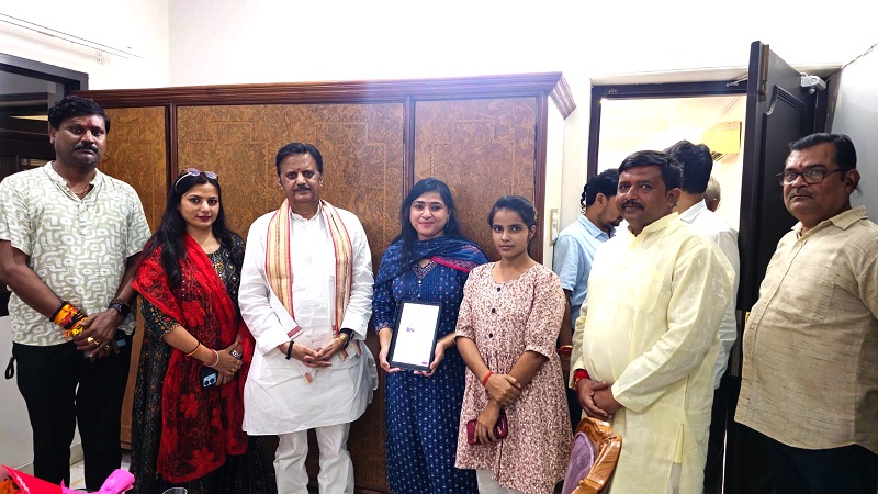 मप्रः उप मुख्यमंत्री शुक्ल ने की डॉ. श्वेता गर्ग द्वारा तैयार ‘कैंसर अवेयरनेस ऐप’ की सराहना मप्रः उप मुख्यमंत्री शुक्ल ने की डॉ. श्वेता गर्ग द्वारा तैयार ‘कैंसर अवेयरनेस ऐप’ की सराहना
