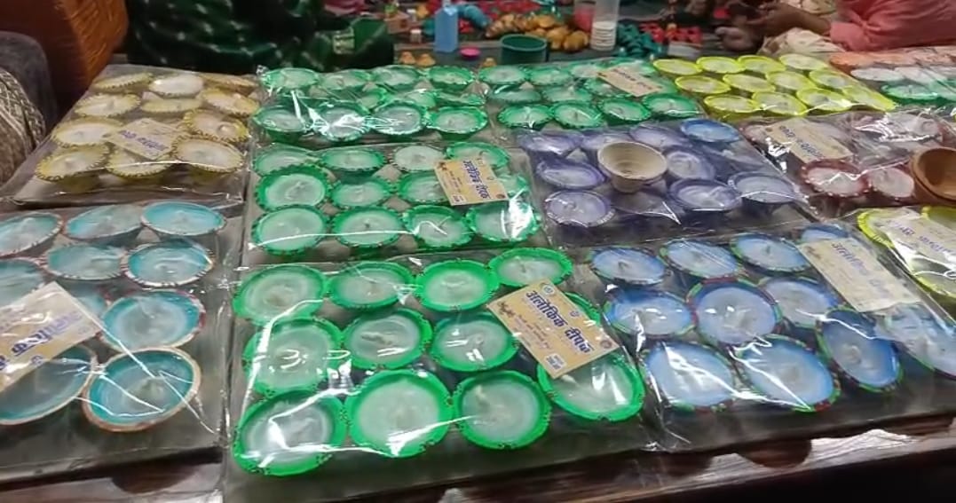 तिरंगे के रूप में सजे दिए